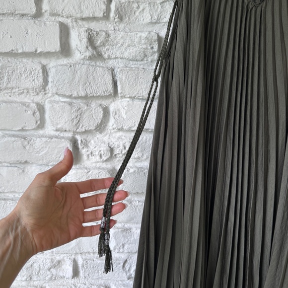 Free People Stunning Embroidered Pleated Maxi EUC - Picture 3 of 4